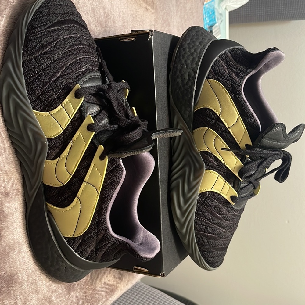 Black gold adidas size 11